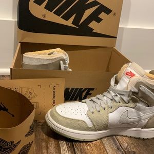 Nike Womens Air Jordan 1